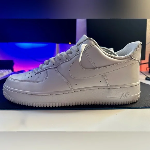 Nike Air Force 1 '07 Lows - Picture 4 of 14